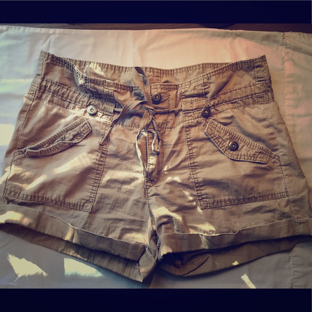 Levi khaki jean shorts